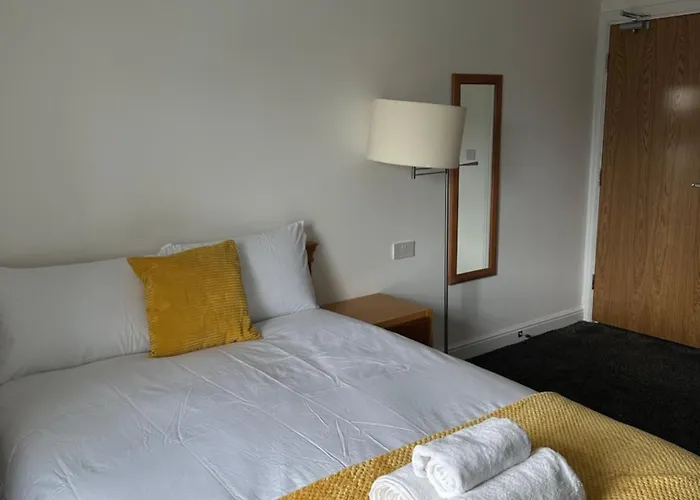 Continental Hotel With Access To Shared Kitchen
