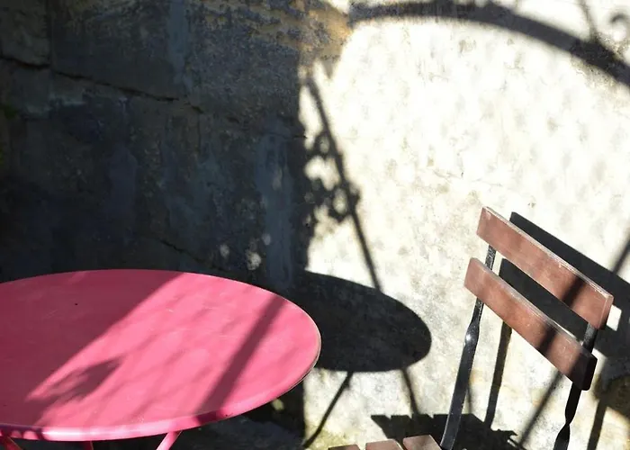 Maisonnette Avec Petite Cour