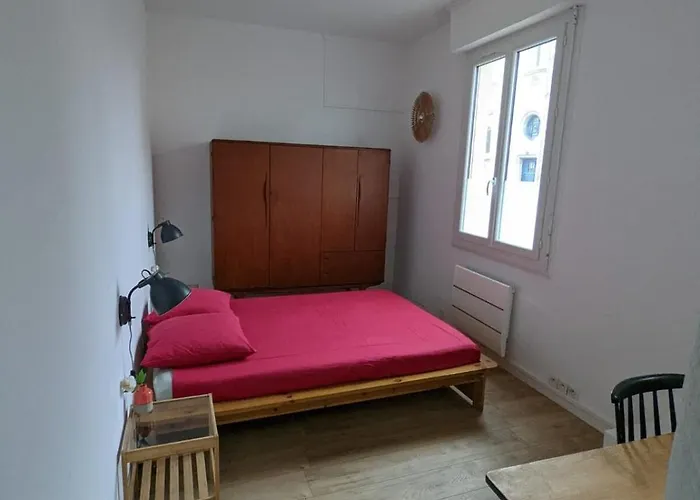 Maisonnette Avec Petite Cour