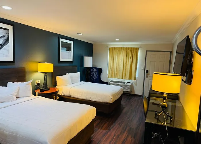 Baymont By Wyndham Bakersfield