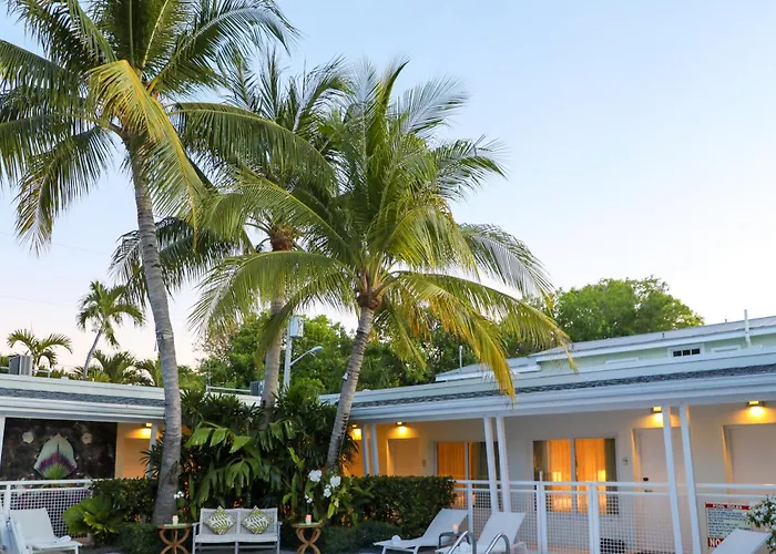 Orchid Key Inn - Adults Only