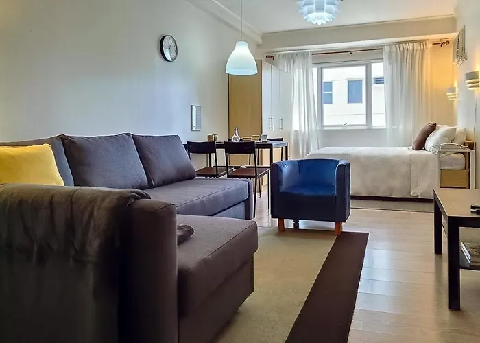 Charming Modern Condo In Bgc