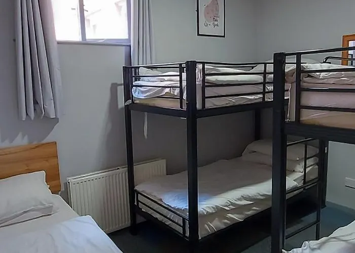 R S Hostels - Leeds