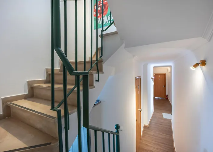 The 17 Party Hostel