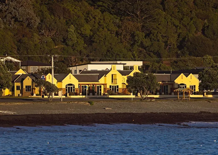 The Anchor Inn Beachfront Motel