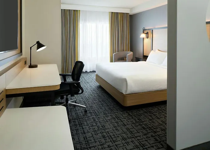 Fairfield Inn & Suites By Marriott Montreal Airport