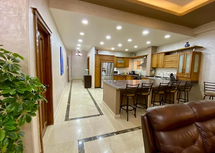 New Cairo 3Br Villa Garden & Prime Location By Best Of Bedz