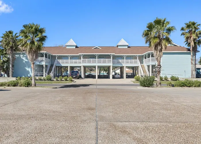 Bluff's Landing Lodge