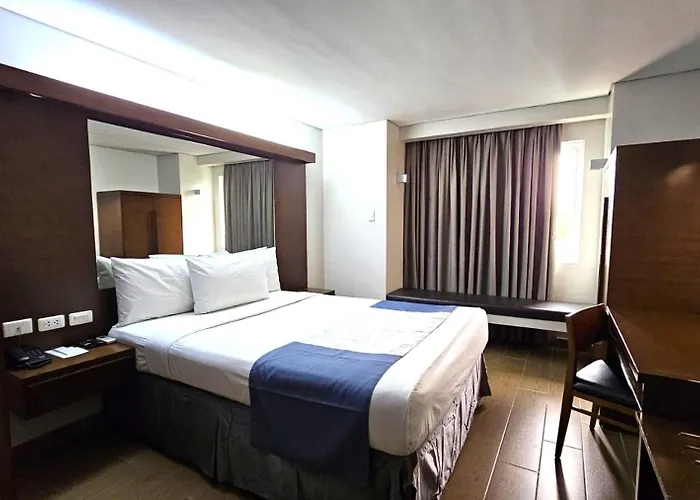 Microtel By Wyndham Acropolis