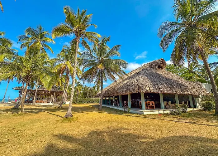 Huku Beach Hostel Palomino