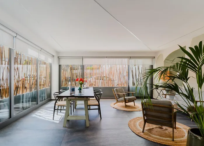 Glass House - Smart Rooms & Parking