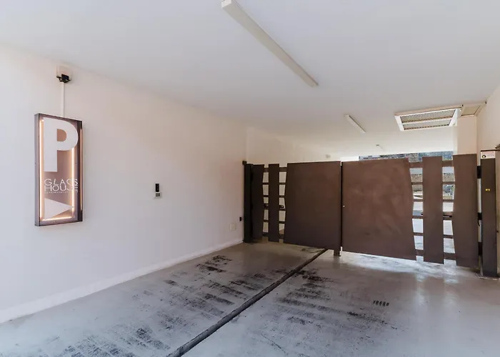 Glass House - Smart Rooms & Parking