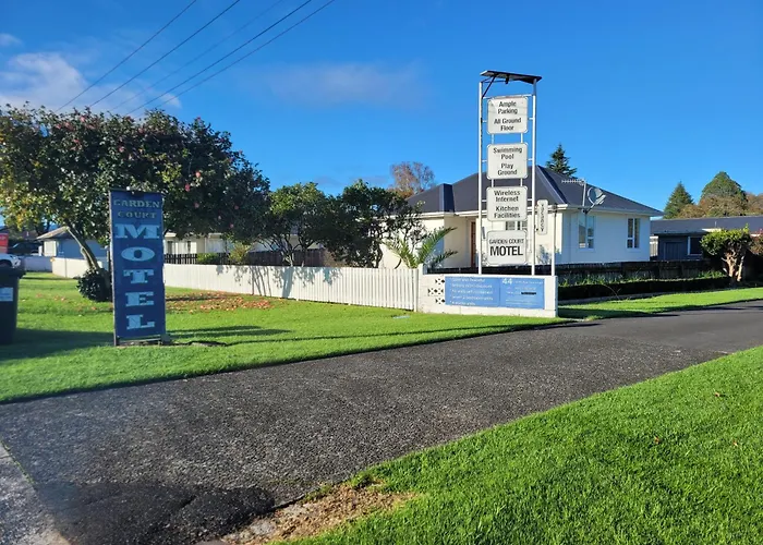 Garden Court Motel & Backpackers