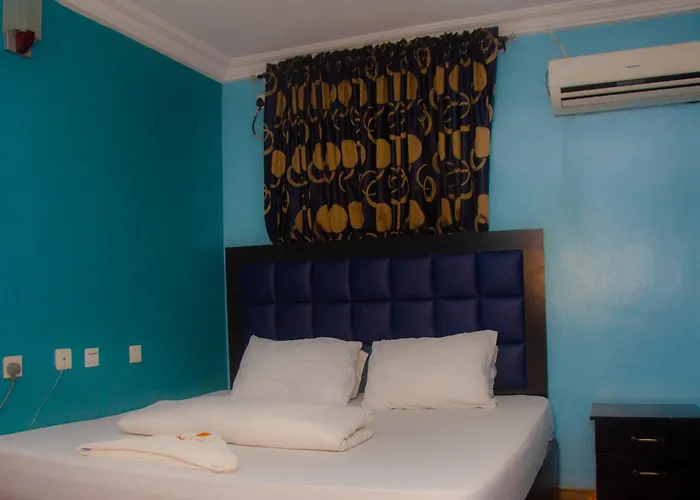 Grand Park Hotel And Suites