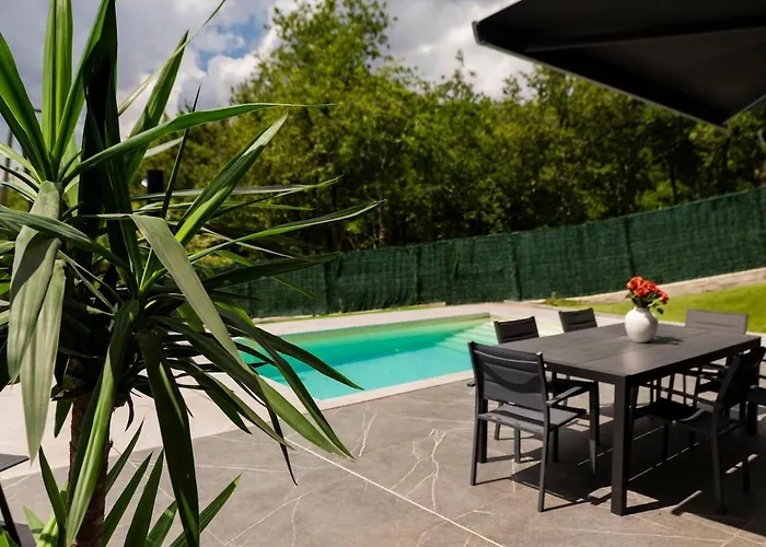 Chalet con piscina climatizada y vistas a Bilbao