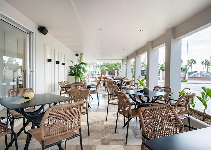 Zephyros Hotel