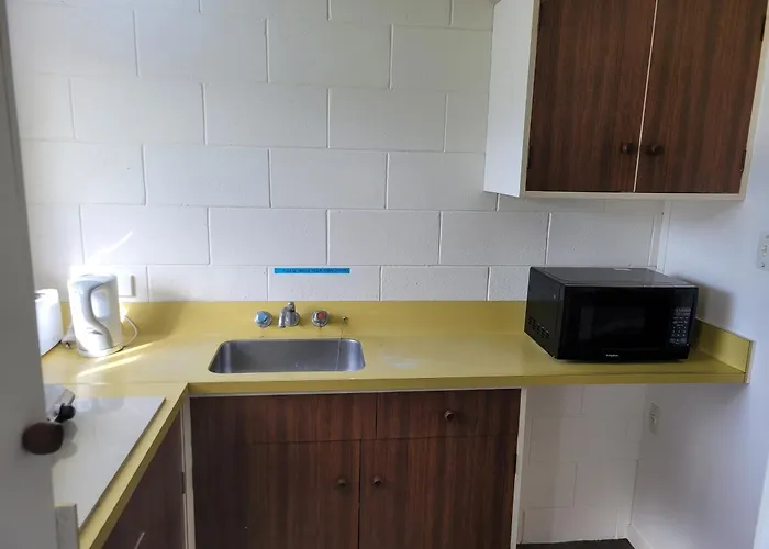 Garden Court Motel & Backpackers