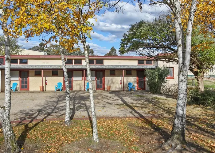 Colonial Bank Motel