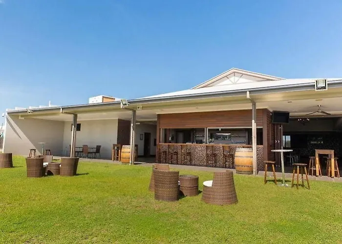 Merinda Village Hotel - Country Pub Stay - Just Off Bruce Highway