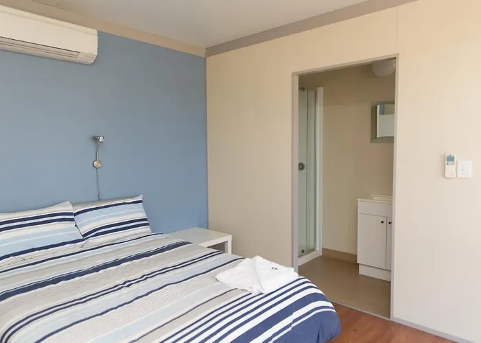 Merinda Village Hotel - Country Pub Stay - Just Off Bruce Highway