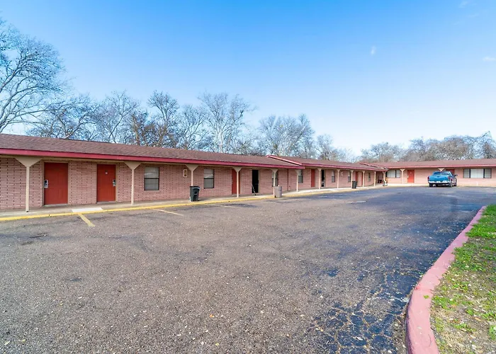 Capital O Hotel Beeville - Us 181