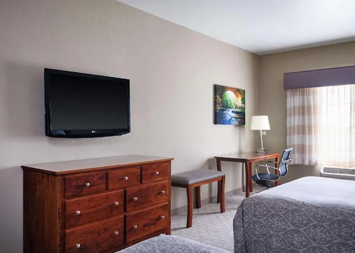 Green Mill Village Hotel & Suites, BW Signature Collection