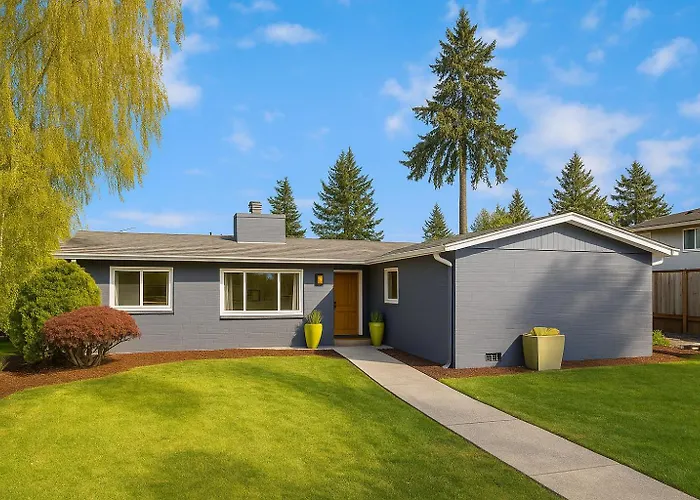 Luxury 180 Degree Lake View