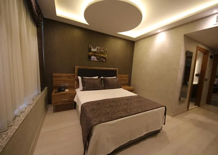 Golden Rose Deluxe Hotel