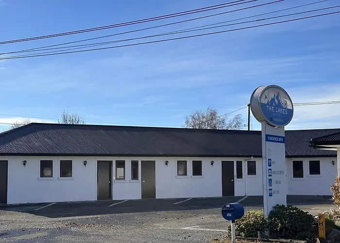 The Lakes Motel