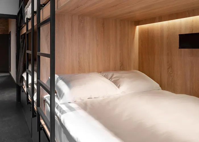 Globe Runner Rooms & Dorms