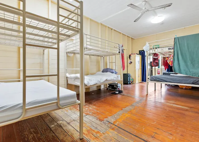 Mangoes Backpacker Hostel & Farmstay