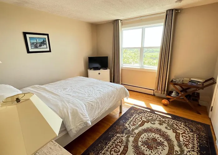 Admiral'S Quay Motel & Suites
