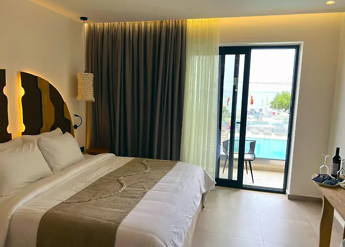 Cabana Blu Hotel & Suites