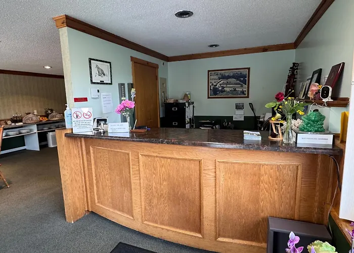 New Age Inn - Voyageur Motel