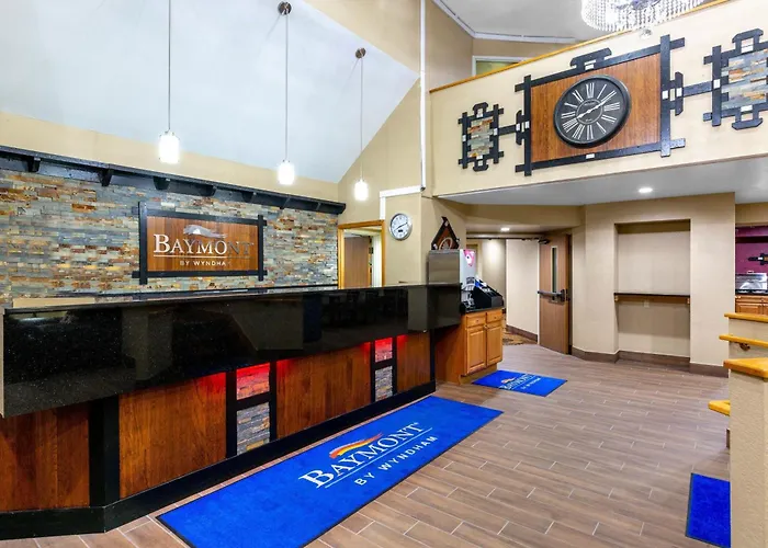 Baymont Inn & Suites By Wyndham Mukwonago