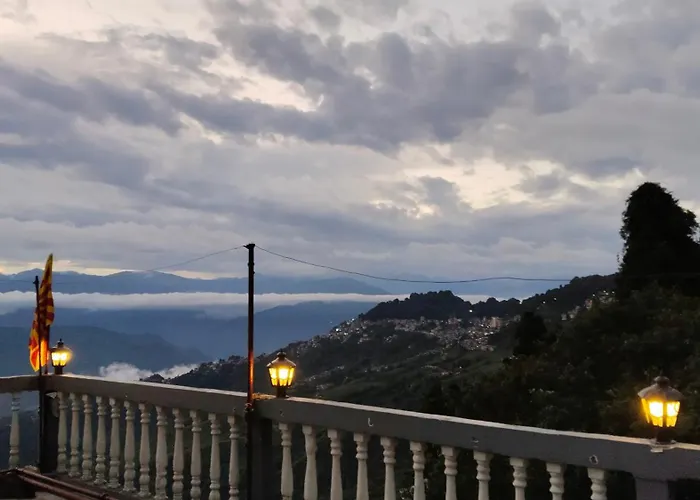Hotel Sakura Mountain View Near Darjeeling Toy Train Station