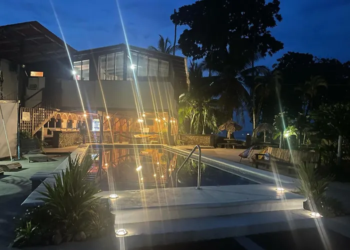 Black Beach Hostel