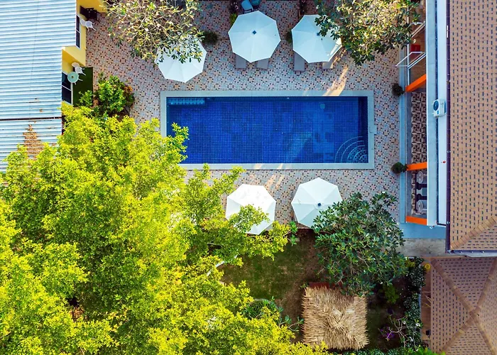 Tongtong Garden Holiday Hotel普吉岛通通花园酒店