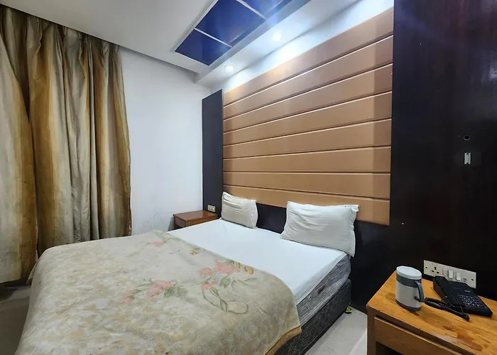 Hotel Ruhaan Near New Delhi Railway Station