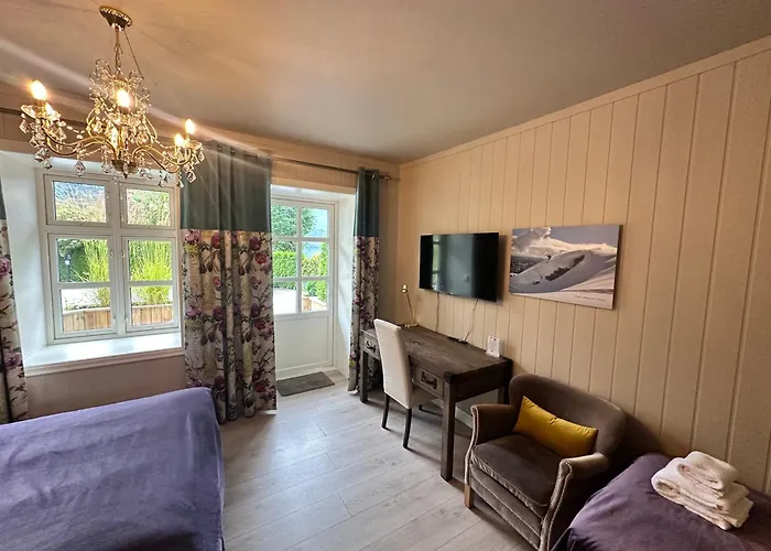 Hofslund Fjord Hotel
