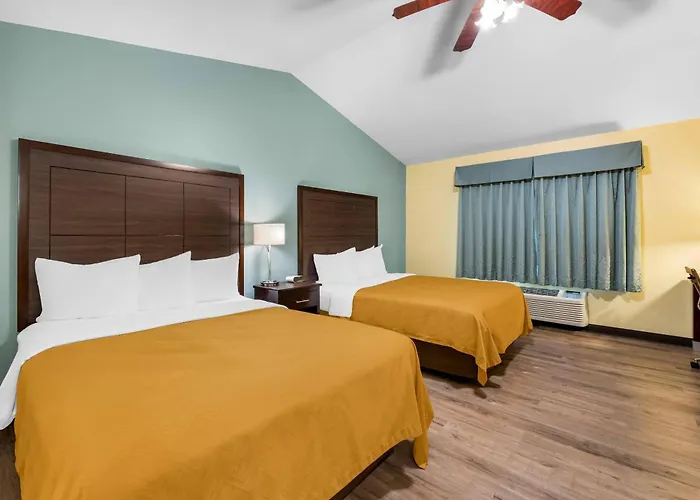Econo Lodge Inn & Suites Eau Claire South