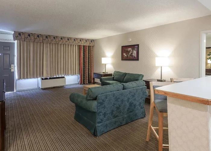 Red Roof Inn & Suites Dekalb