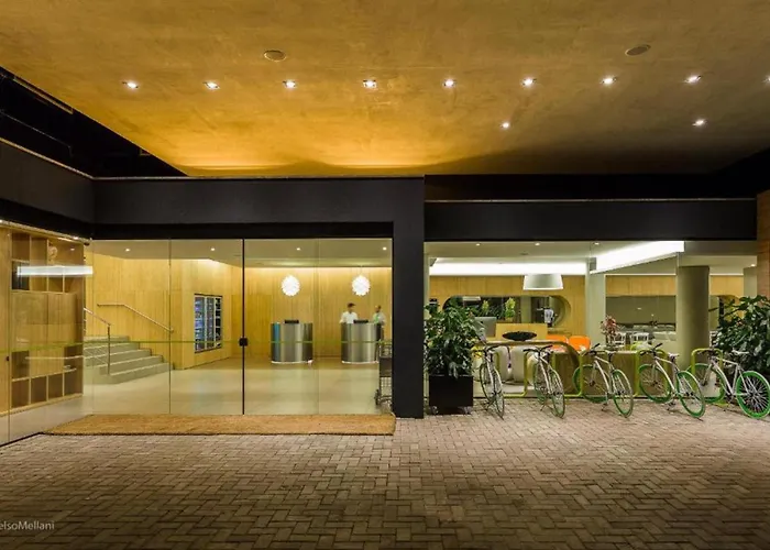 Dmax Hotel