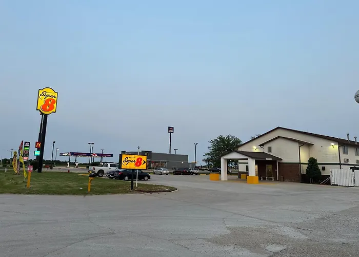Super 8 By Wyndham Mendota I-39