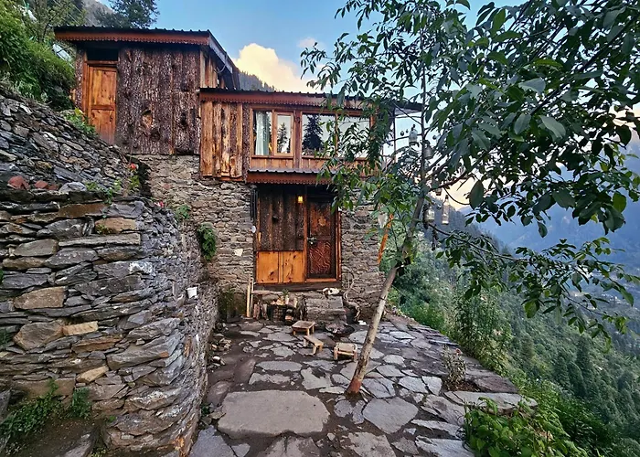 Parvatis Lap Villa & Hostel