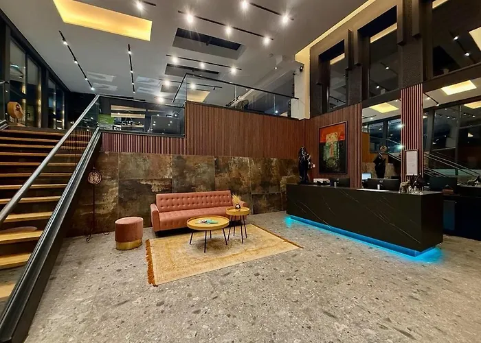 Lakeview Hotel & Apartments