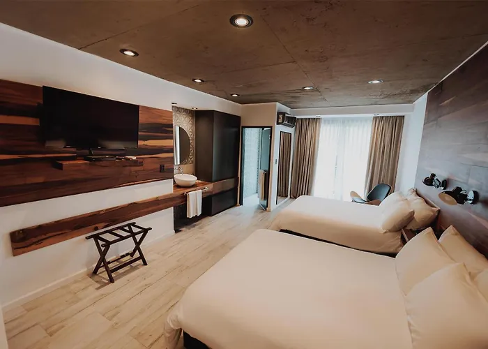 La Urumpta Hotel, Aken Mind