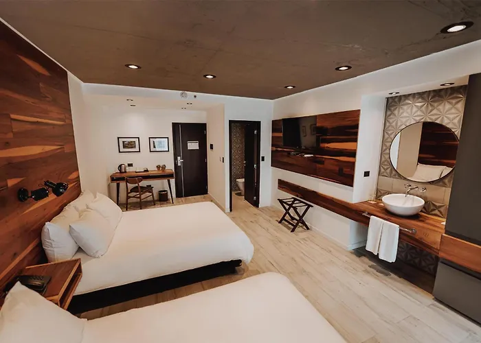 La Urumpta Hotel, Aken Mind