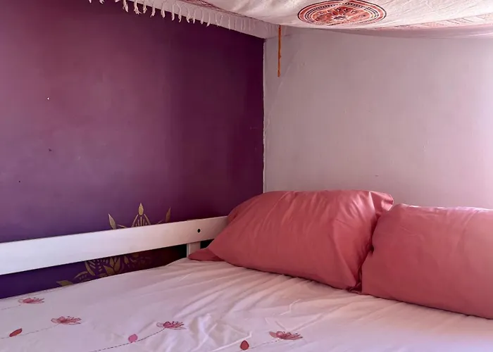 Buddha Bee - Female Hostel