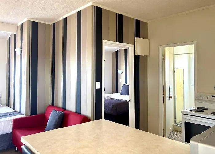 Parkside Motel And Apartments